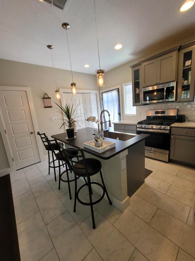 Spacious Townhouse Minutes From Downtown Sa. San Antonio Eksteriør billede